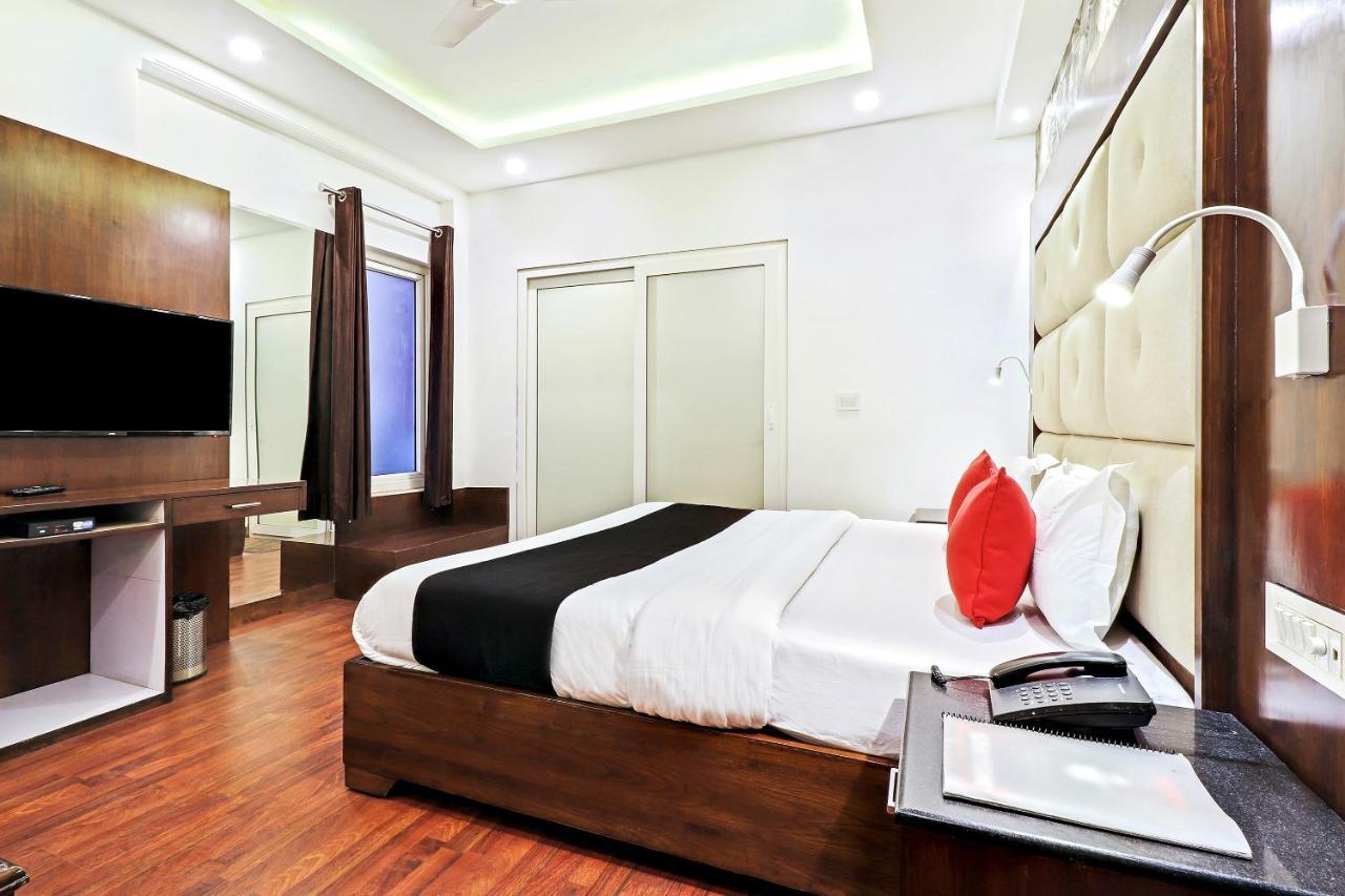 Capital O 2242 Hotel Yuvraj Deluxe Új-Delhi Kültér fotó